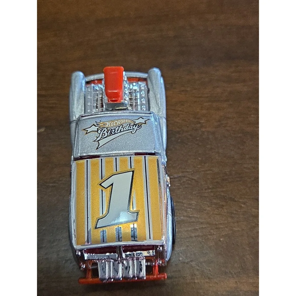 2001 Hot Wheels #1 First Birthday Morris Wagon